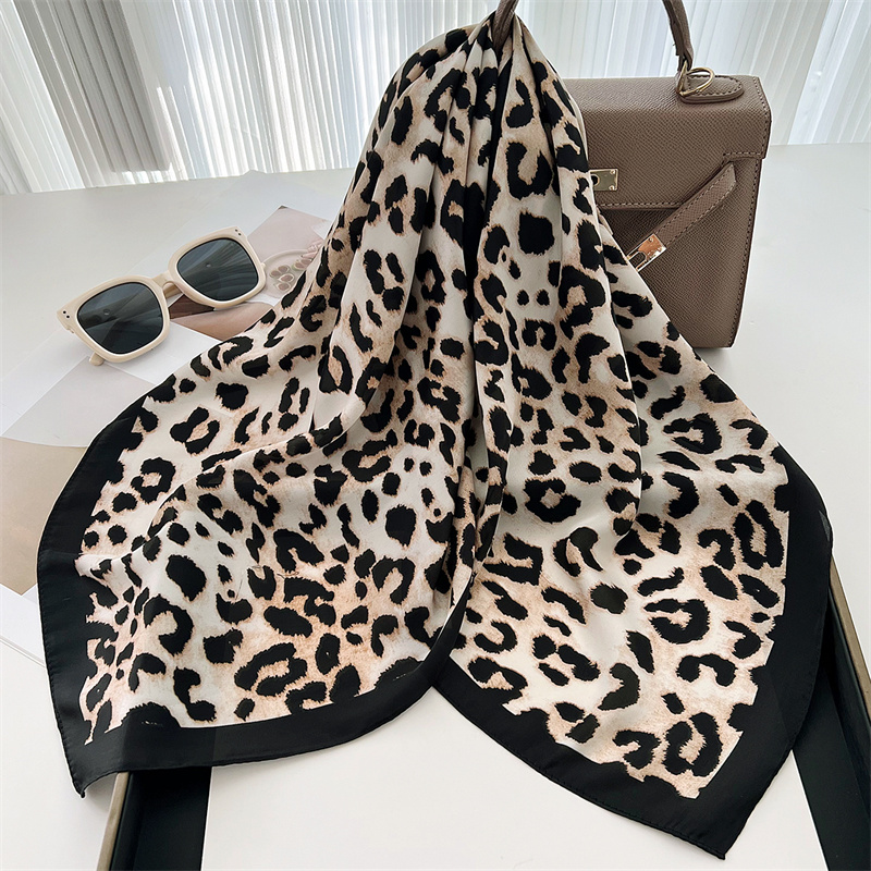 70cm Square Luxury Leopard Pri - огляд і ціна Silk Scarf Square